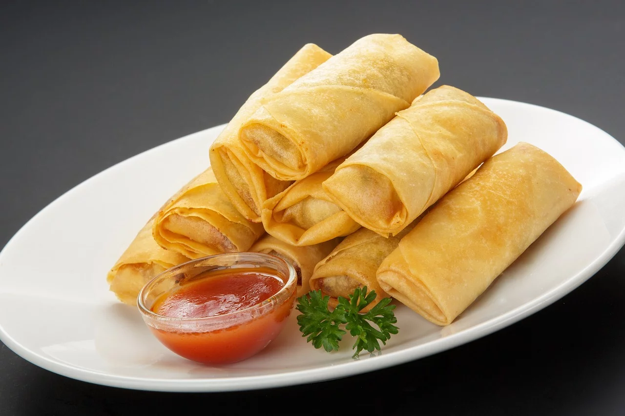 Menemukan Oleh-Oleh Kuliner Indonesia yang Tak Tertandingi 4 Lumpia